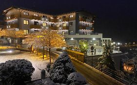 Ariston Lake View Hotel